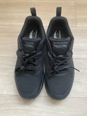 Skechers Arch Fit 블랙 스니커즈