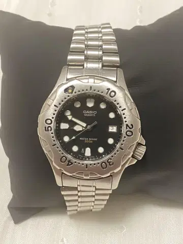 CASIO 쿼츠 시계 블랙 300m 방수
