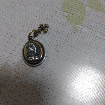카스우 공방 성모 마리아 메달 목걸이