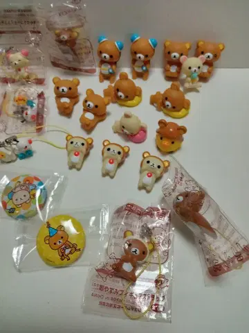 리락쿠마 피규어 스트랩 캔 배치