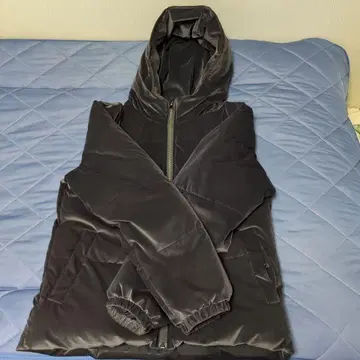 ZARA 후드 부착 블랙 다운 자켓 S 사이즈