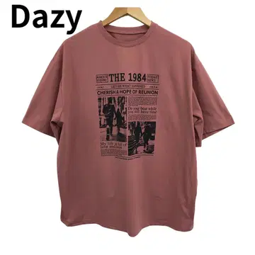 Dazy 신문 프린트 루즈핏 여성용 반팔 핑크 둥근넥 티셔츠 L