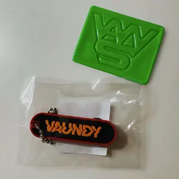 [미개봉] Vaundy little punk 캡슐 토이 러버 키체인