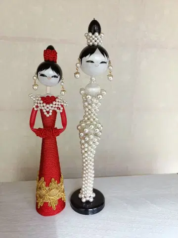 비즈로 만든 인형 2체