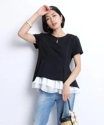 플레어 밑단 반팔 상의