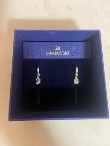 [새상품급] Swarovski 스와로브스키 스틸라 후프 귀걸이