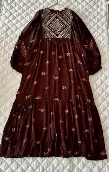[ ZARA ] 새틴 느낌 자수 프린트 티어드 롱 원피스 브라운