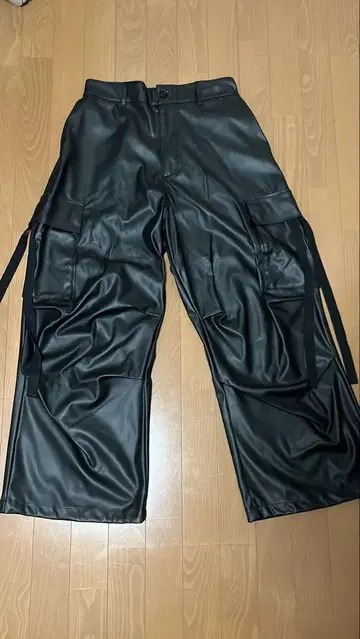 블랙 카고 팬츠 합성 피혁