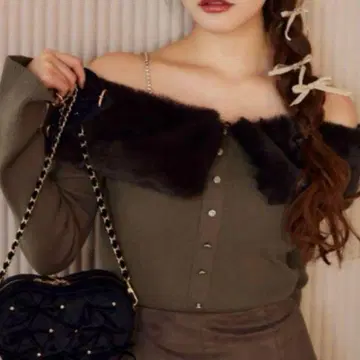 NICE CLAUP 인조 모피 비쥬 니트