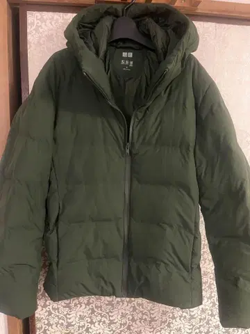 유니클로 올리브 그린 다운 자켓 M