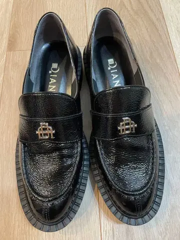 [ 덤 포함 ] DIANA 다이애나 블랙 에나멜 로퍼 23cm