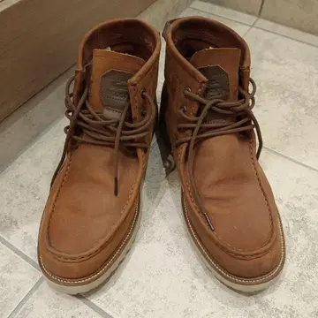 Lacoste 브라운 부츠 HARBISON SRM