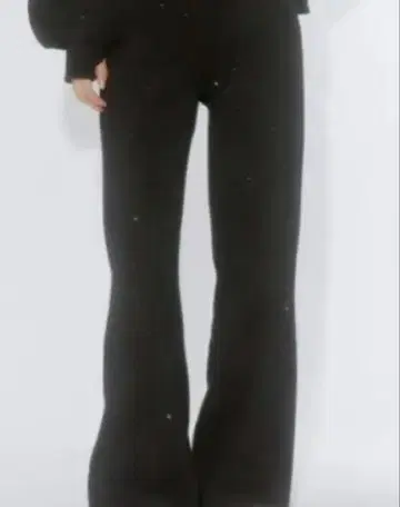Lallana 블랙 라메 코스트레이트 스웨트 팬츠