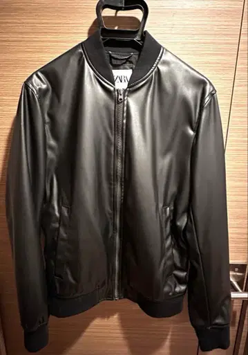 ZARA 블랙 인조 가죽 자켓 봄버 자켓 38