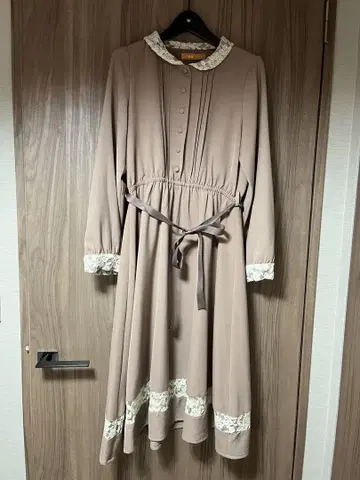 핀토 레이스 사용 라운드 카라 원피스