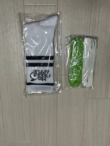 미세스 그린애플 삭스, 신발 끈