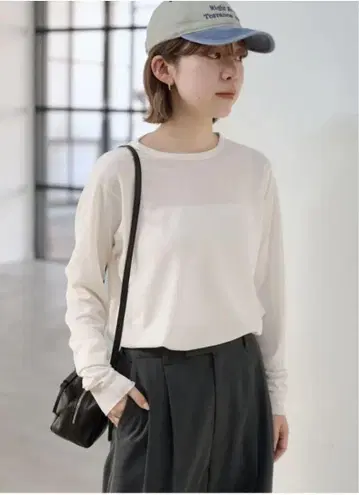 [ 미사용품 ] 프레임워크 시어 미니 와플 긴팔 티셔츠 2025SS