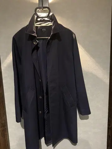 A.P.C 네이비 버튼 코트