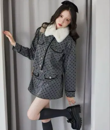 [ 미사용 새상품 ] 카라 퍼 자켓 x 벨트 포함 미니 스커트 데님 셋업