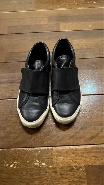 주식회사 응코 블랙 벨크로 스니커즈