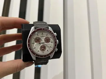 Swatch Mission to Pluto 크로노그래프