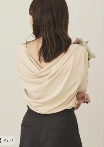 plage 백 드레이프 T셔츠 베이지