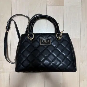 GUESS 블랙 숄더백