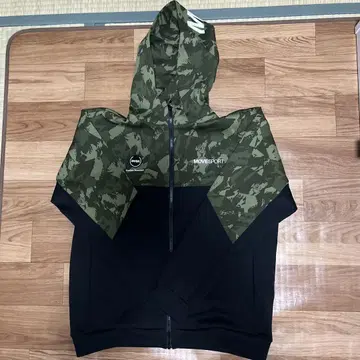 데상트 무브 스포츠 후드티