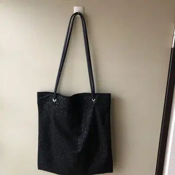 레오파드 무늬 블랙 토트백