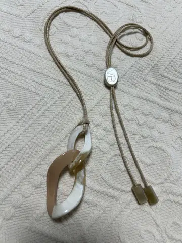 반돔 부티크 목걸이