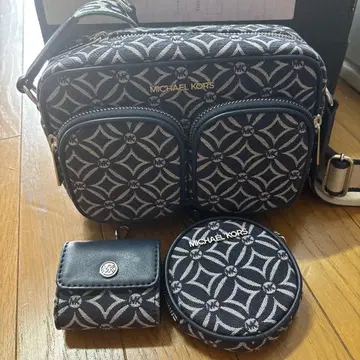 MICHAEL KORS 기하학 패턴 숄더백 네이비
