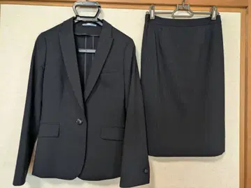 LES MUES 다크 네이비 스커트 수트 셋업