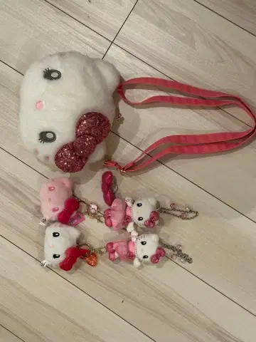 귀여운 봉제 인형 파우치와 키링 세트