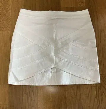 BCBG Maxazria 화이트 미니 스커트