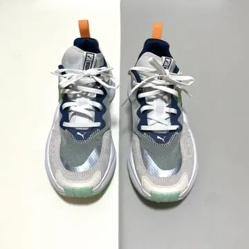 새상품급! 푸마 RISE WNS 스니커즈 23.5cm