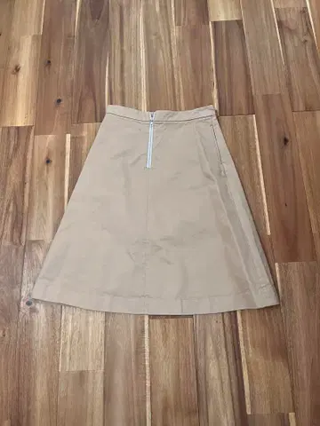 [ 새상품급 ] AURALEE 베이지 플레어 스커트 무릎 기장 오샤레
