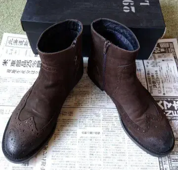 사이드 지퍼 부착 가죽 부츠