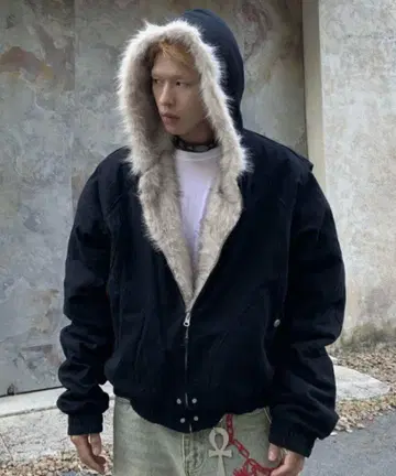 플리스 라이닝이 있는 블랙 자켓