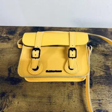 닥터마틴 7인치 사첼백