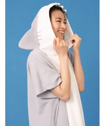젤라또피케 샤크 바스 판초