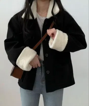 보아 카라 부착 블랙 자켓 숏코트 N.s