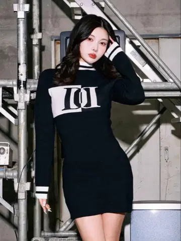 다리치 자카드 로고 니트 미니 원피스 다리치