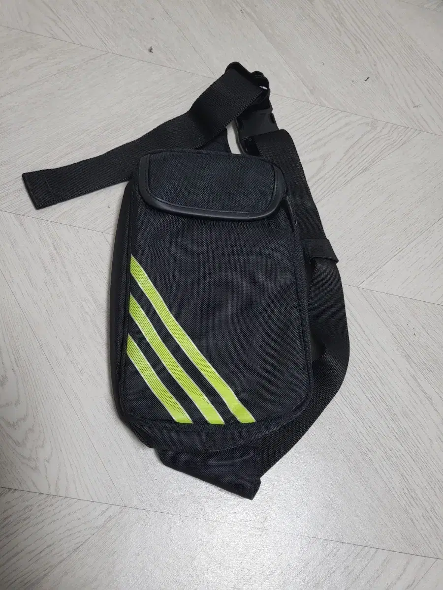 ADIDAS 아디다스 Adidas Three-Stripes Sling Bag on Bunjang Global