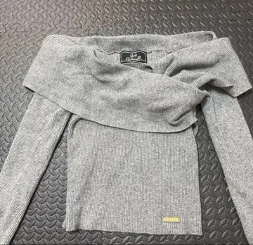 새상품급 Rady 오프숄더 그레이 스웨터
