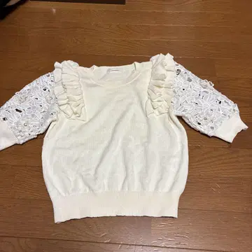 LIZ LISA 아이보리 프릴 레이스 소매 니트