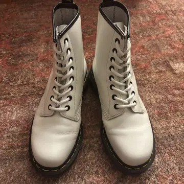 Dr.martens 마틴 8홀 화이트 WHITE UK5 24cm
