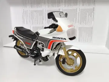 타미야 혼다 CX500 터보 1/12 스케일 모델