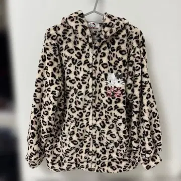 CECIL McBEE 레오파드 무늬 헬로키티 후드티