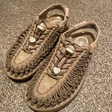 KEEN 유니크 샌들 베이지
