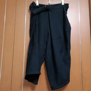 고무 블랙 와이드 팬츠 가우초 팬츠 벨트 포함
